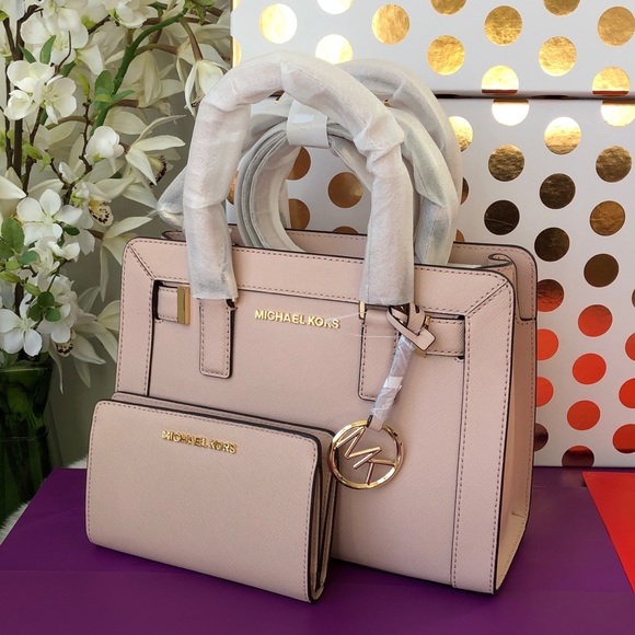 Michael Kors Handbags - 🌹PURSE ONLY🌹Michael Kors Dillon Small satchel